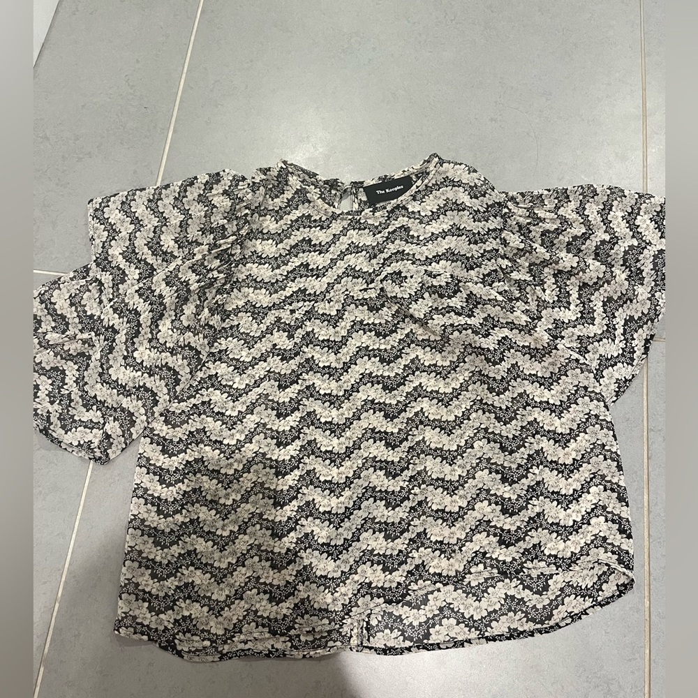The Kooples 100% silk black and white floral flutter sleeve top - Picture 10 of 10